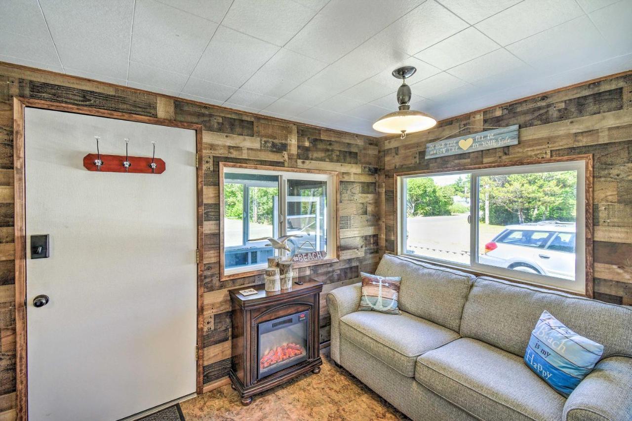 Coastal Pnw Gem With Hot Tub - Walk To Beach! Grayland Bagian luar foto